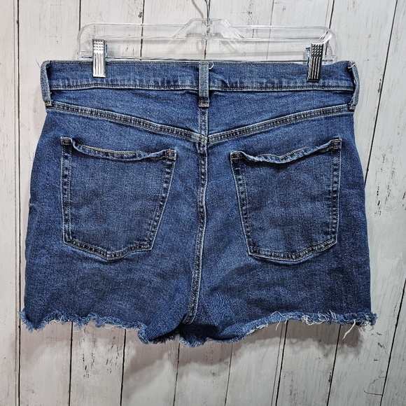 Old Navy Women's Sky-Hi Rise Blue Cotton Stretch Jean Shorts Raw Hem Size 14. - Picture 6 of 7